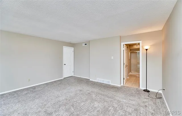 $169,900 | 927 Claytonbrook Drive, Unit 3, Ballwin, MO 63011