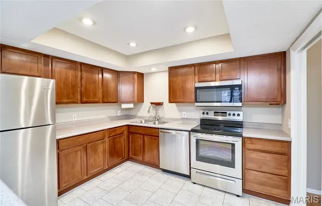 $169,900 | 927 Claytonbrook Drive, Unit 3, Ballwin, MO 63011