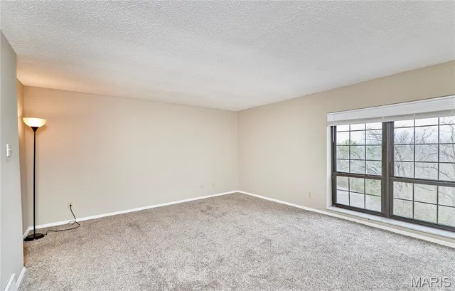 $169,900 | 927 Claytonbrook Drive, Unit 3, Ballwin, MO 63011