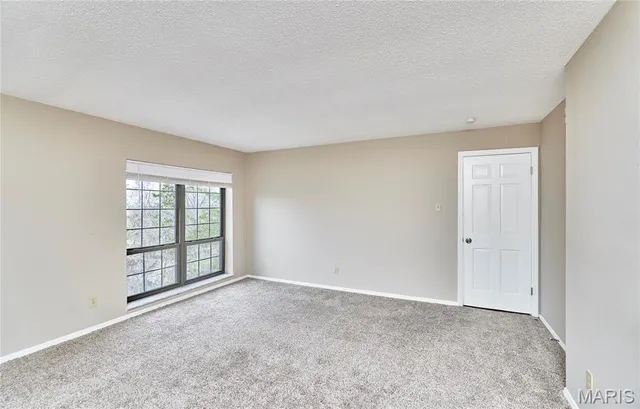 $169,900 | 927 Claytonbrook Drive, Unit 3, Ballwin, MO 63011