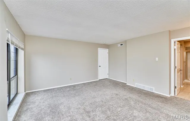 $169,900 | 927 Claytonbrook Drive, Unit 3, Ballwin, MO 63011