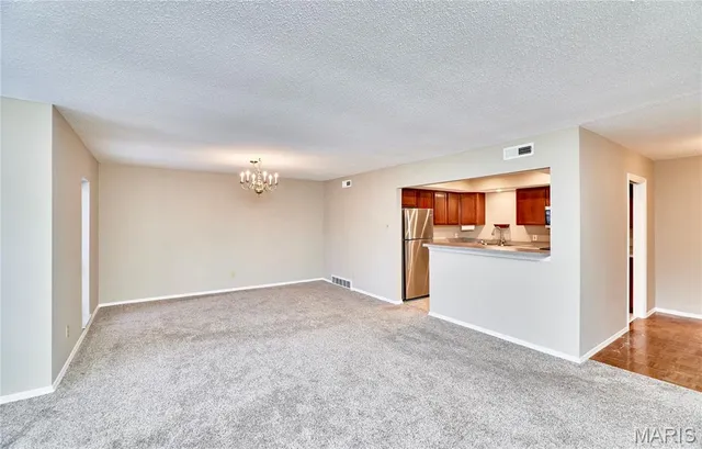 $169,900 | 927 Claytonbrook Drive, Unit 3, Ballwin, MO 63011