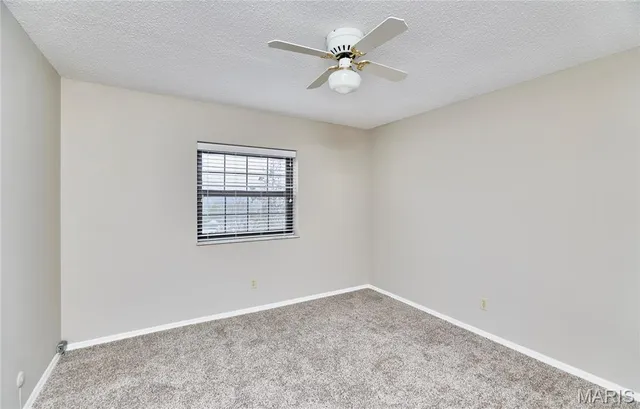 $169,900 | 927 Claytonbrook Drive, Unit 3, Ballwin, MO 63011