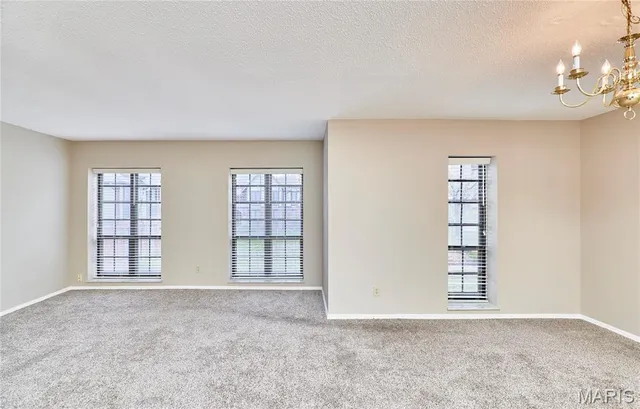 $169,900 | 927 Claytonbrook Drive, Unit 3, Ballwin, MO 63011