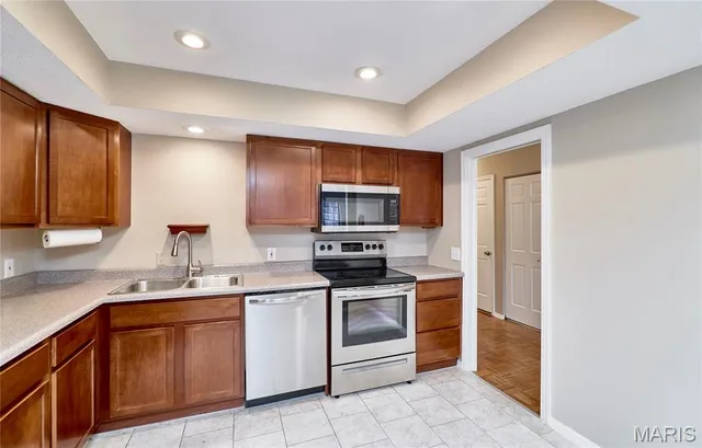 $169,900 | 927 Claytonbrook Drive, Unit 3, Ballwin, MO 63011