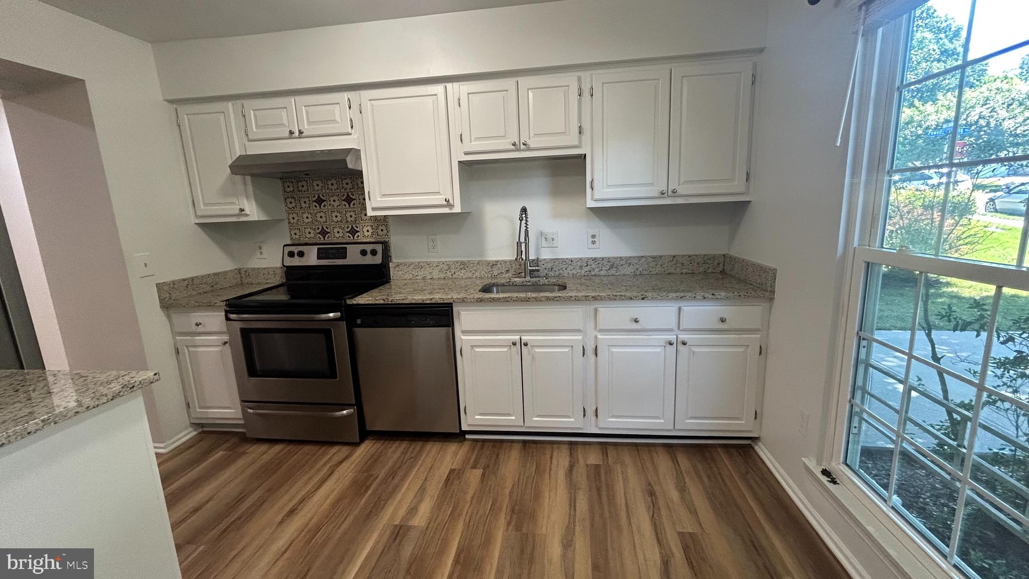 10603 Reed's Landing Circle Burke, VA 22015 - Photo 7 of 31 Gallery Image 7