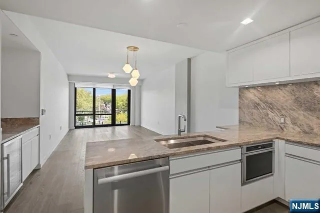 $795,000 | 320 Adolphus Avenue, Unit 404, Cliffside Park, NJ 07010