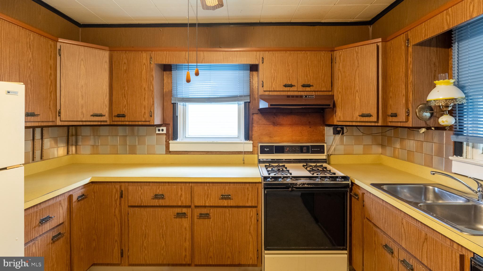 218 Haverford Road Folsom, PA 19033 - Photo 11 of 27 Kitchen