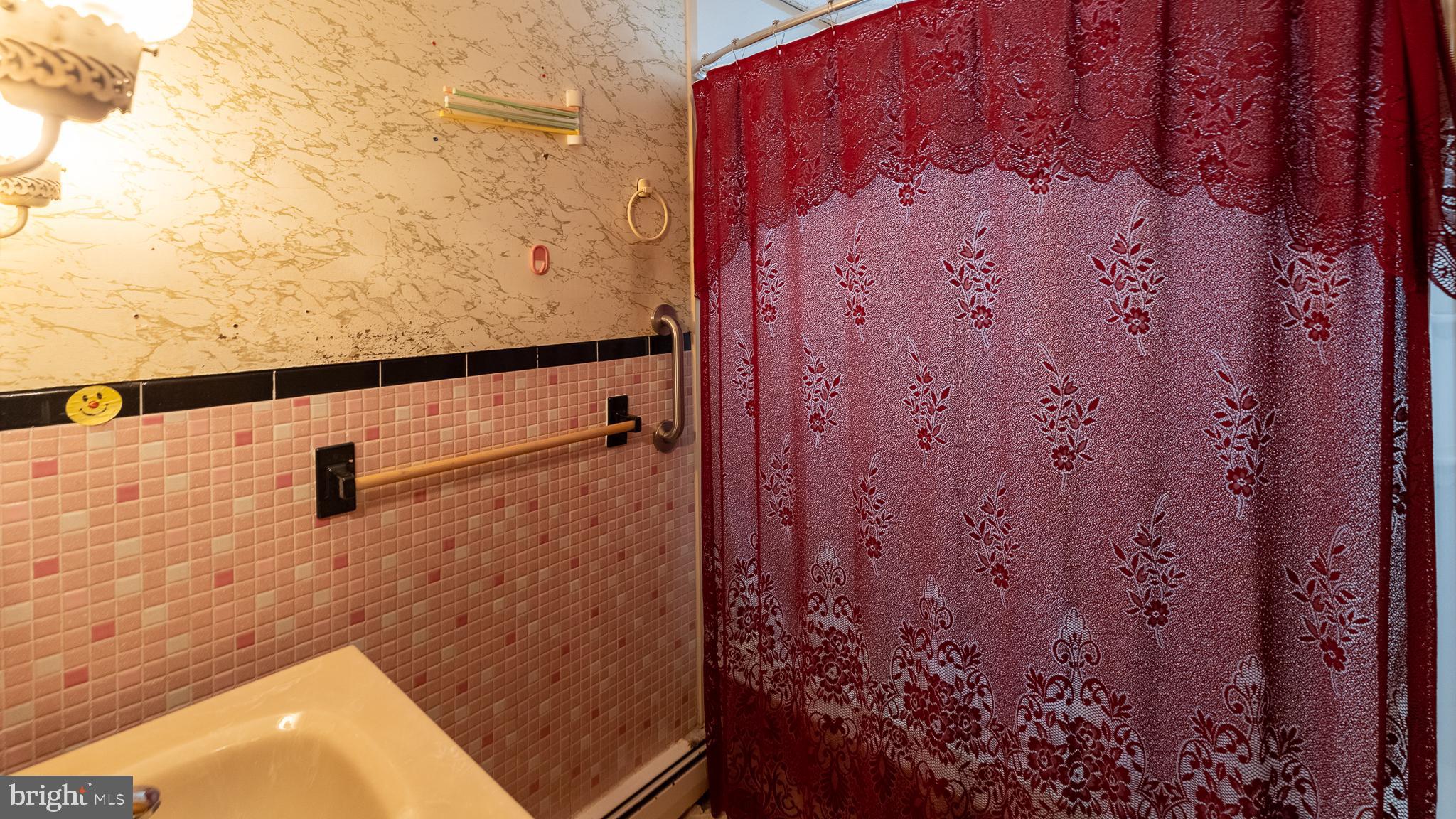 218 Haverford Road Folsom, PA 19033 - Photo 18 of 27 Full Bathroom on Upper Level