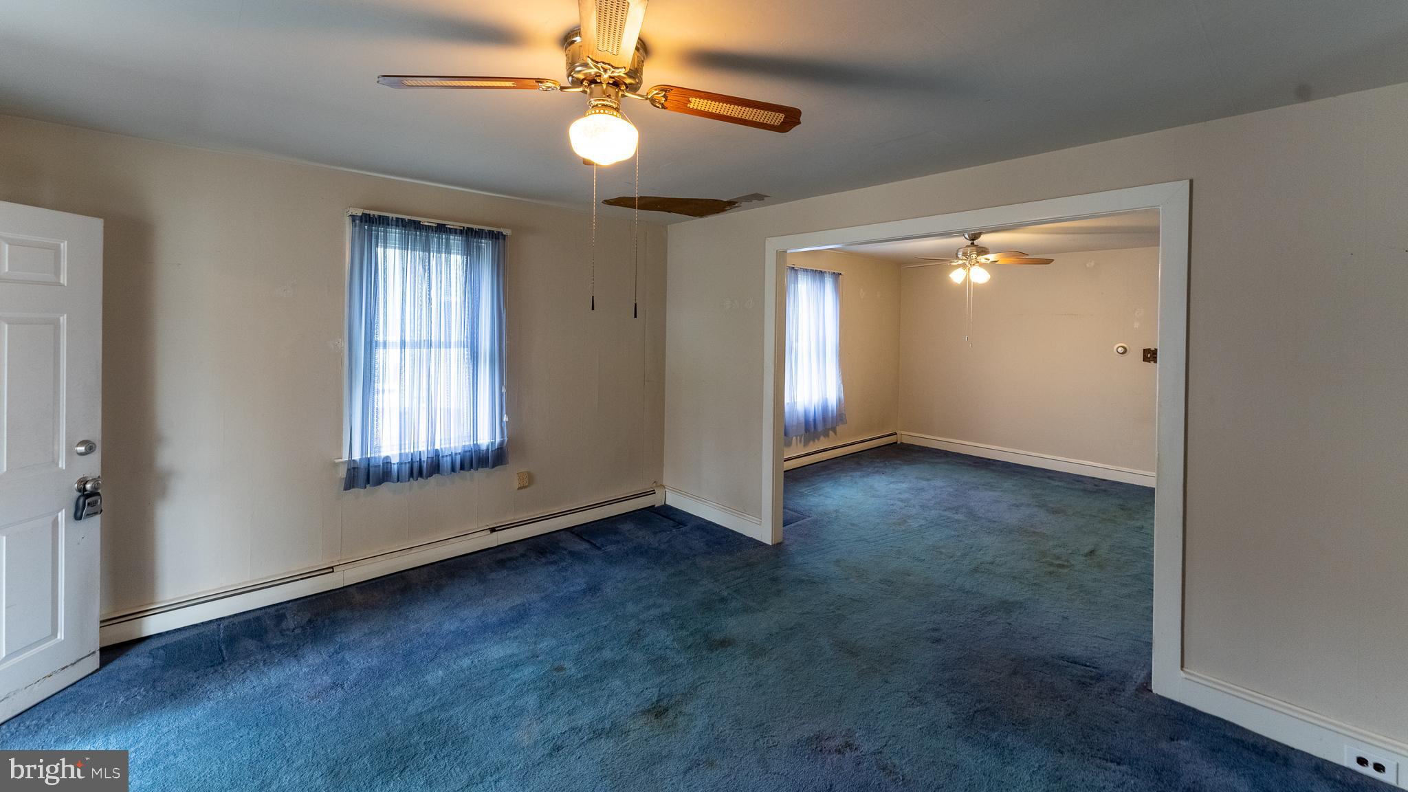 218 Haverford Road Folsom, PA 19033 - Photo 4 of 27 Charming Living Room
