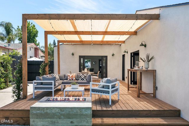 a view of house with outdoor seating space