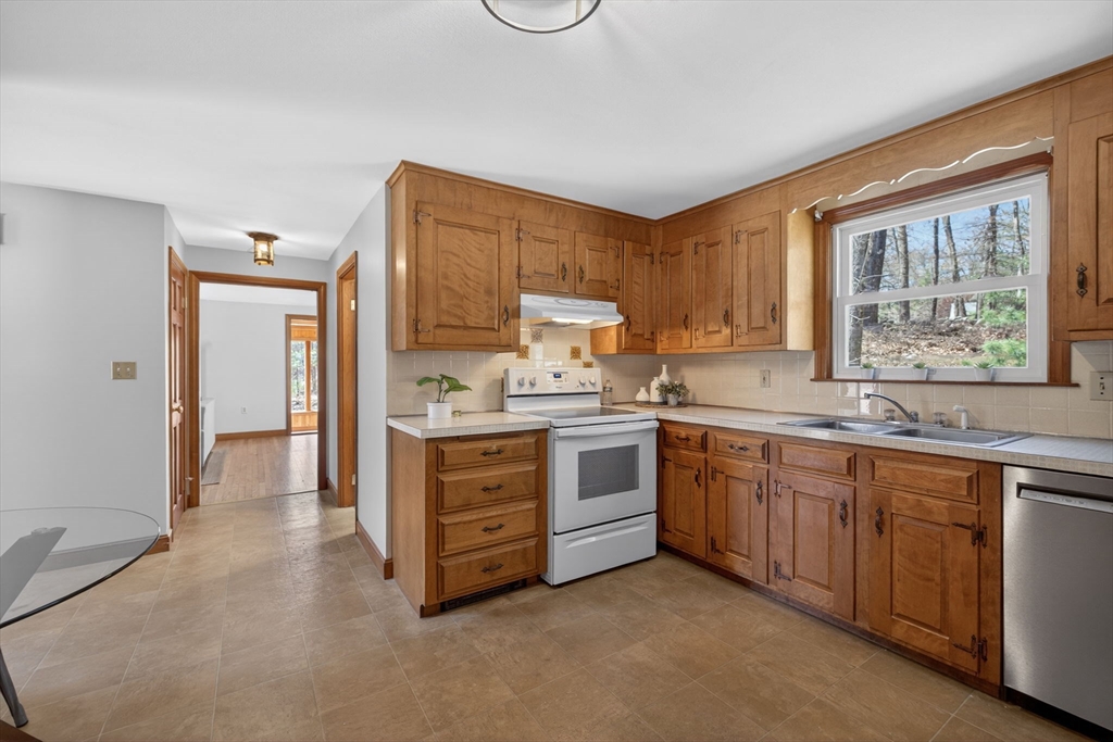 57 Juniper Road Andover, MA 01810 - Photo 9 of 29