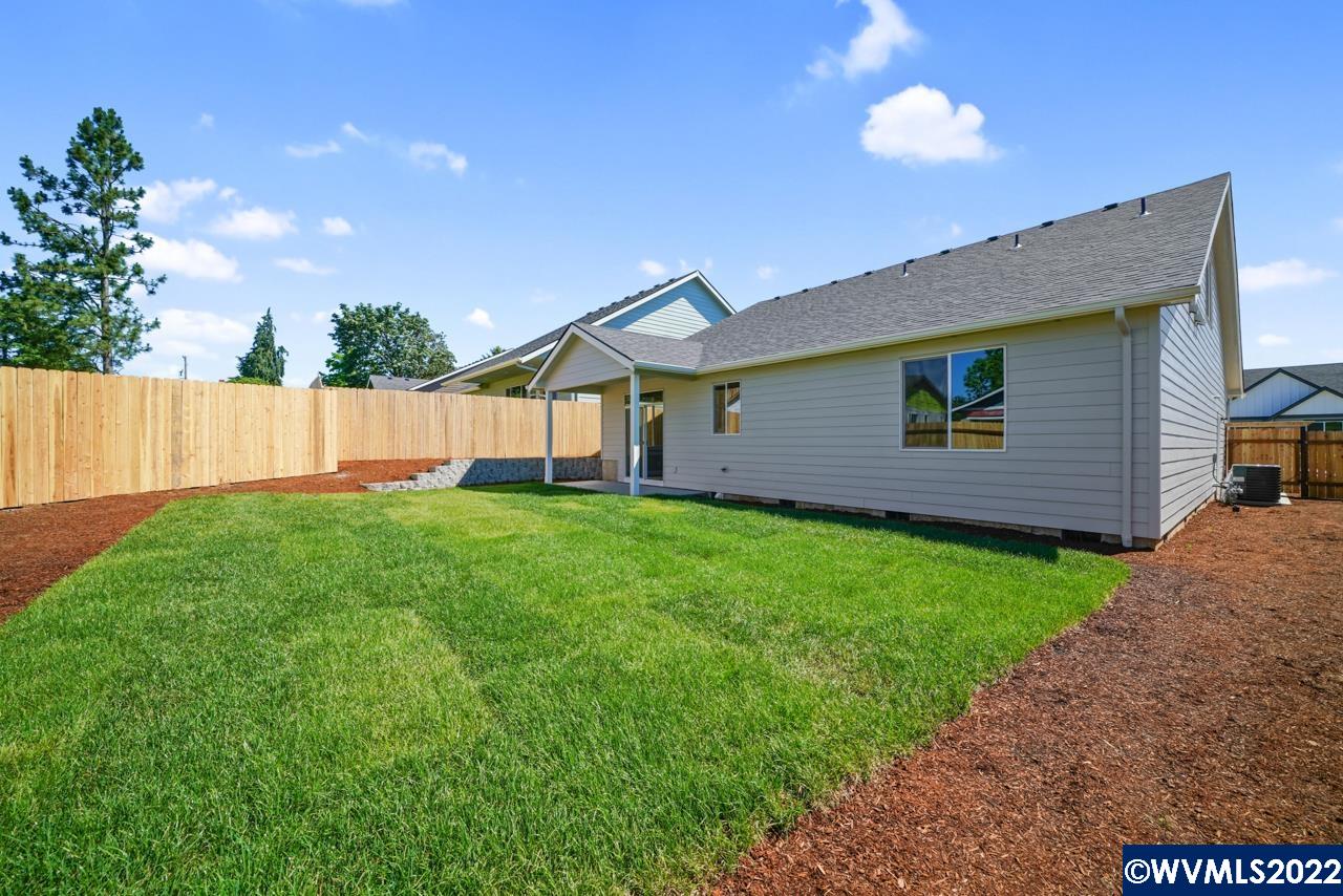 1675 Southwest Ellis Street Dallas, OR 97338 - Photo 4 of 33 Gallery Image 4