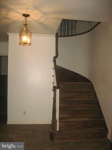 718 Senseny Road Berryville, VA 22611 - Photo 10 of 25 Curved Staircase