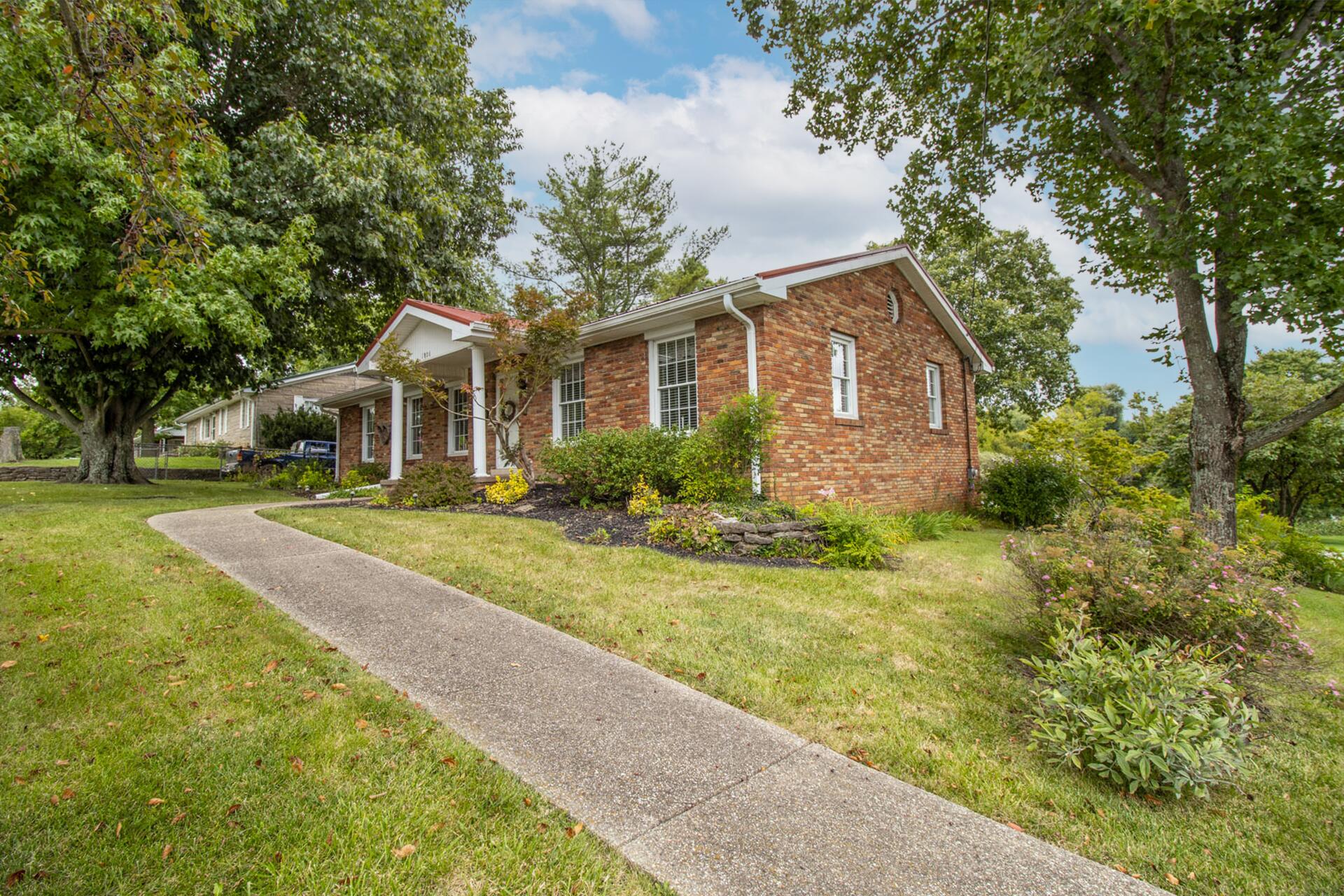 1806 Thatchers Mill Road Paris, KY 40361 - Photo 2 of 36 IMG_8877