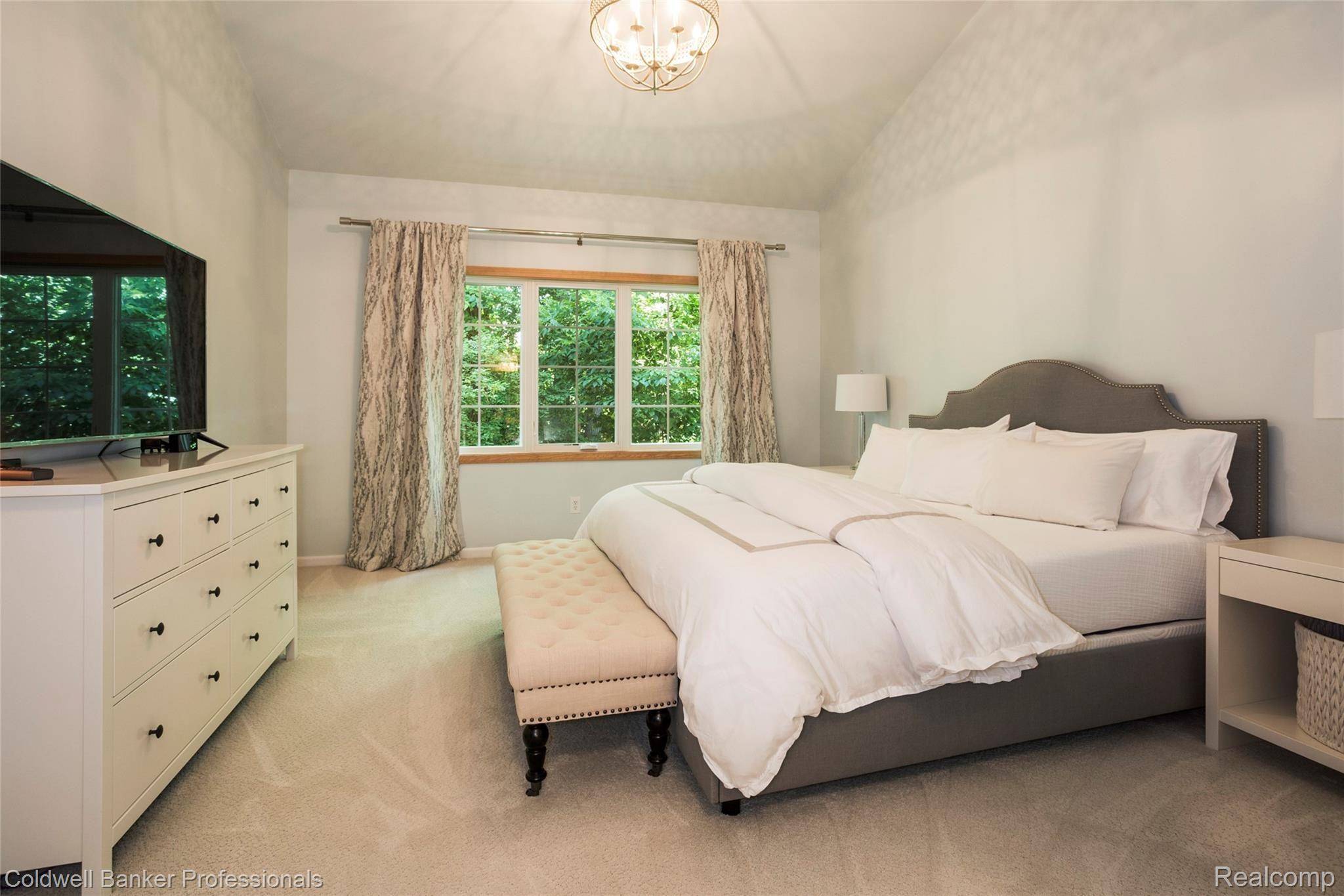 3746 Greenwood Street Rochester, MI 48309 - Photo 14 of 26 013-photo-master-bedroom-7215591.jpg