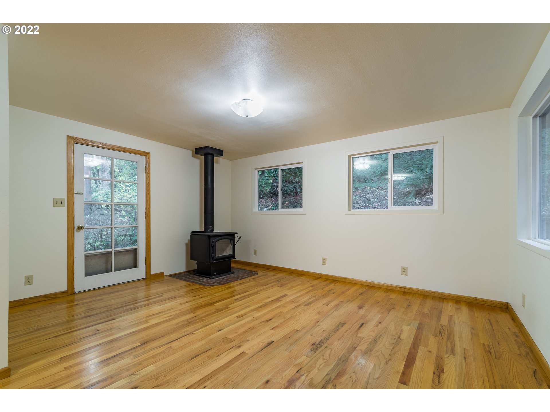 27482 Crow Road Eugene, OR 97402 - Photo 8 of 32 Gallery Image 8