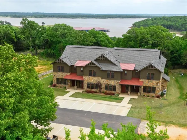 $835,000 | 160 Lakeview Court, Unit 3, Gordonville, TX 76245
