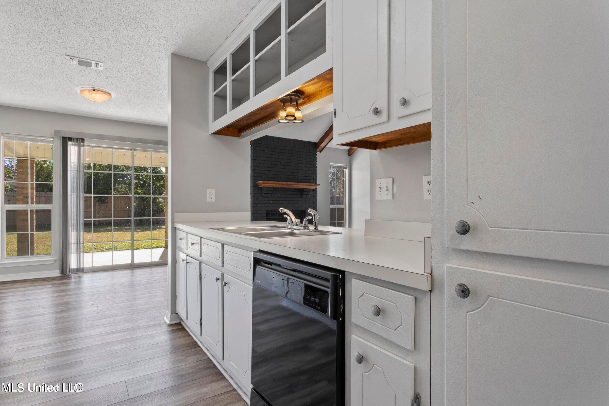 987 Bluff Ridge Biloxi, MS 39532 - Photo 11 of 26 kitchen 3