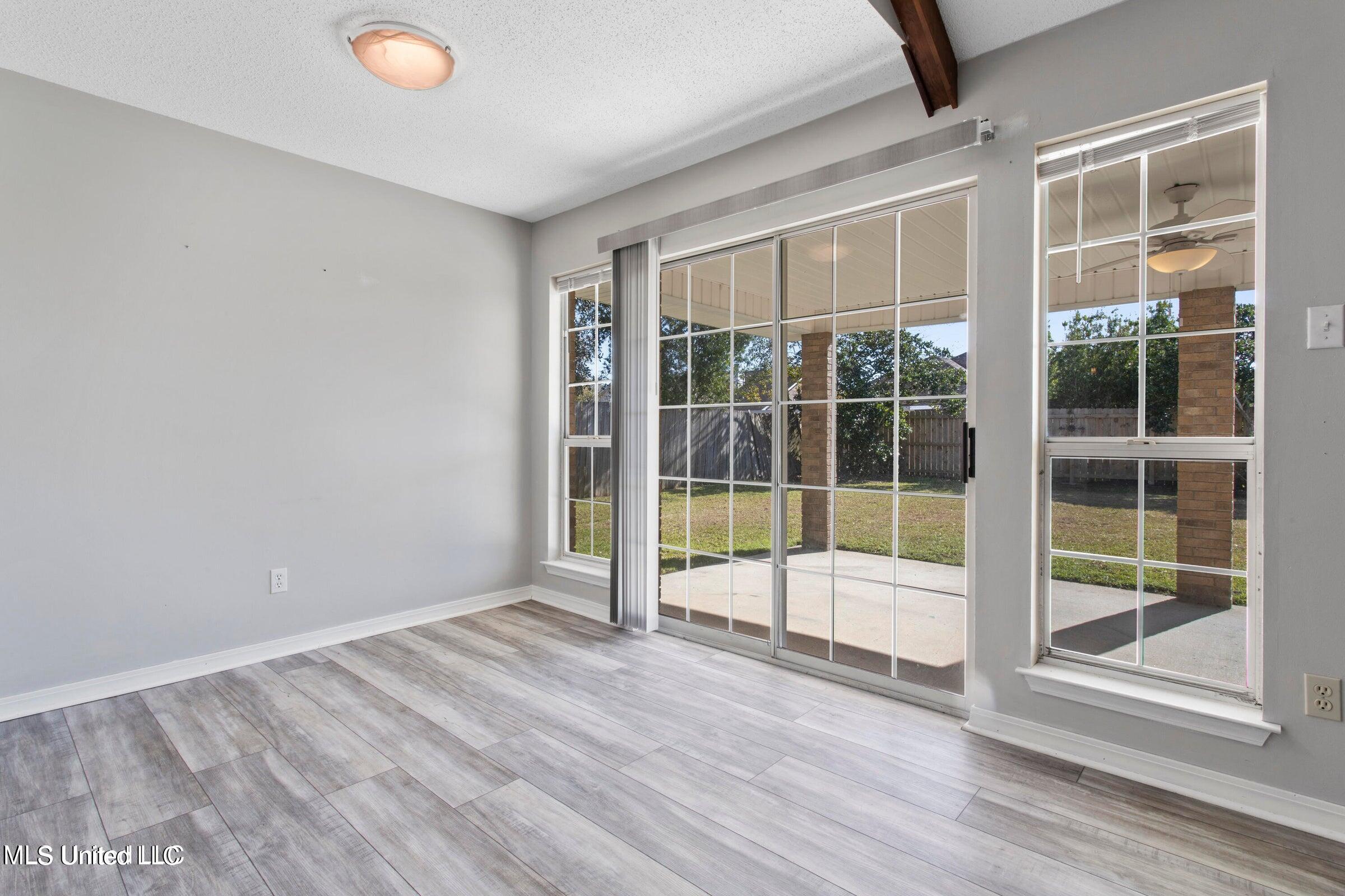 987 Bluff Ridge Biloxi, MS 39532 - Photo 13 of 26 dining