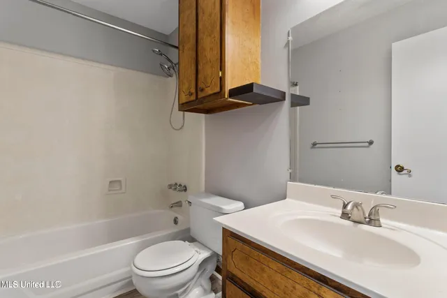 $1,900 | 987 Bluff Ridge, Biloxi, MS 39532