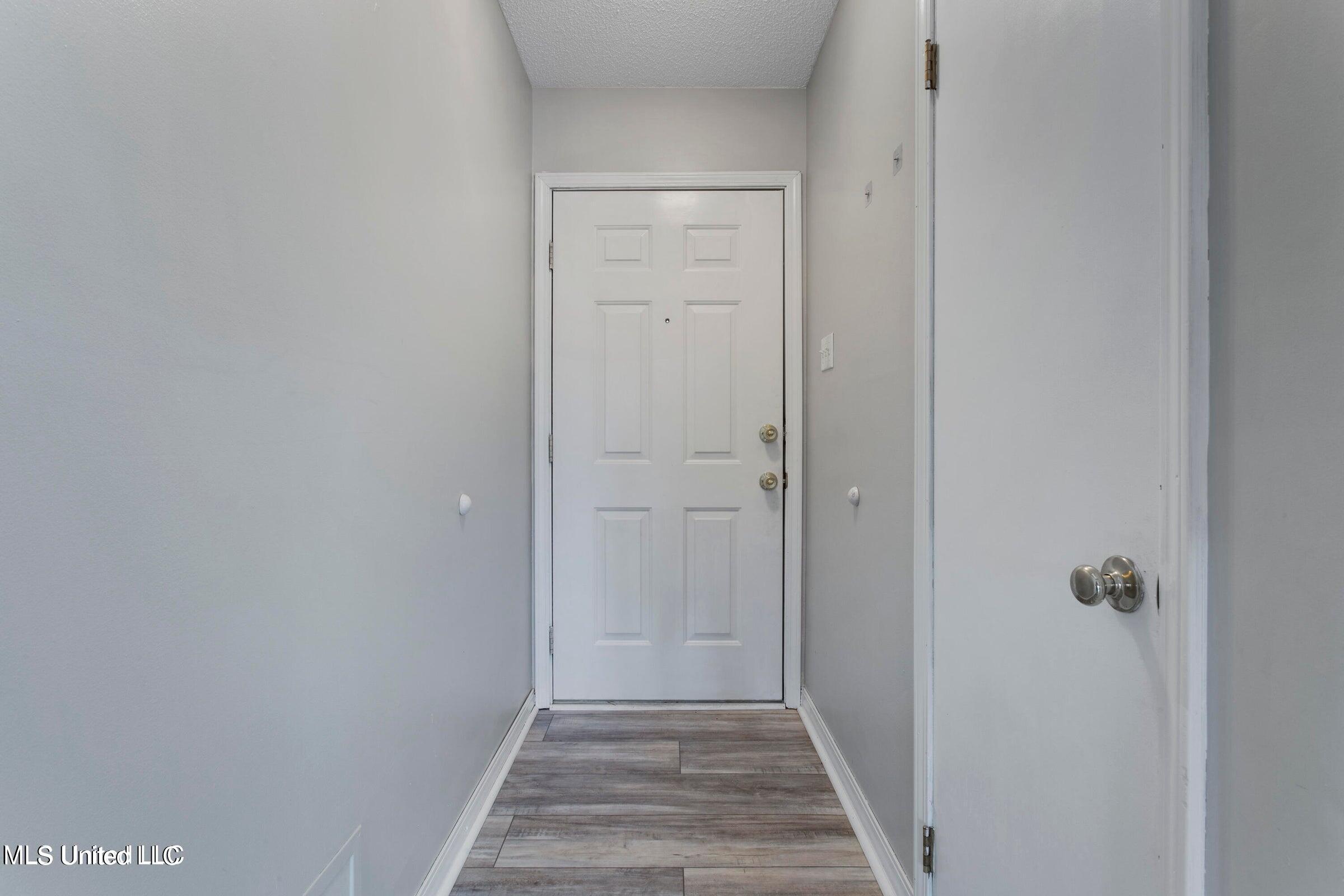 987 Bluff Ridge Biloxi, MS 39532 - Photo 3 of 26 Entrance