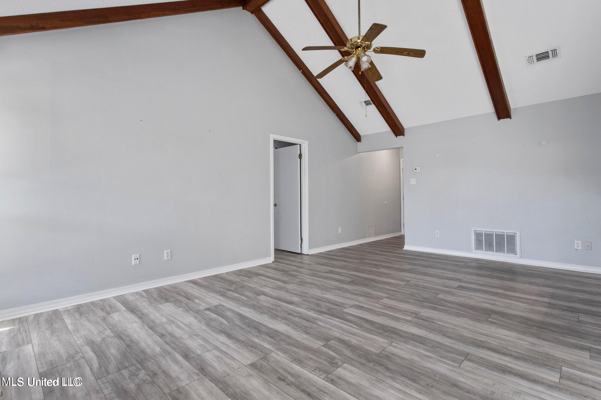 987 Bluff Ridge Biloxi, MS 39532 - Photo 4 of 26 living room 2