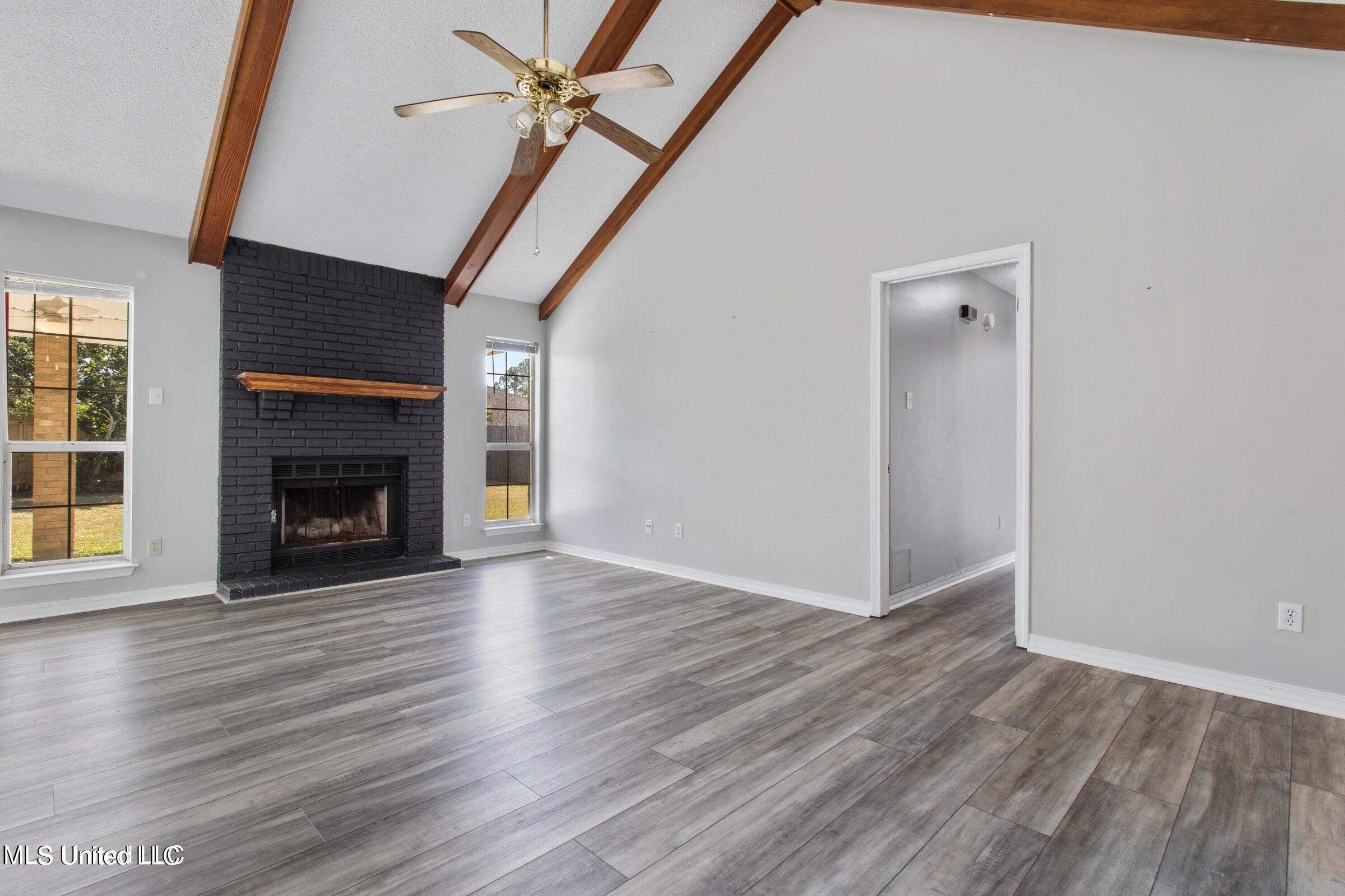 987 Bluff Ridge Biloxi, MS 39532 - Photo 6 of 26 living room 3