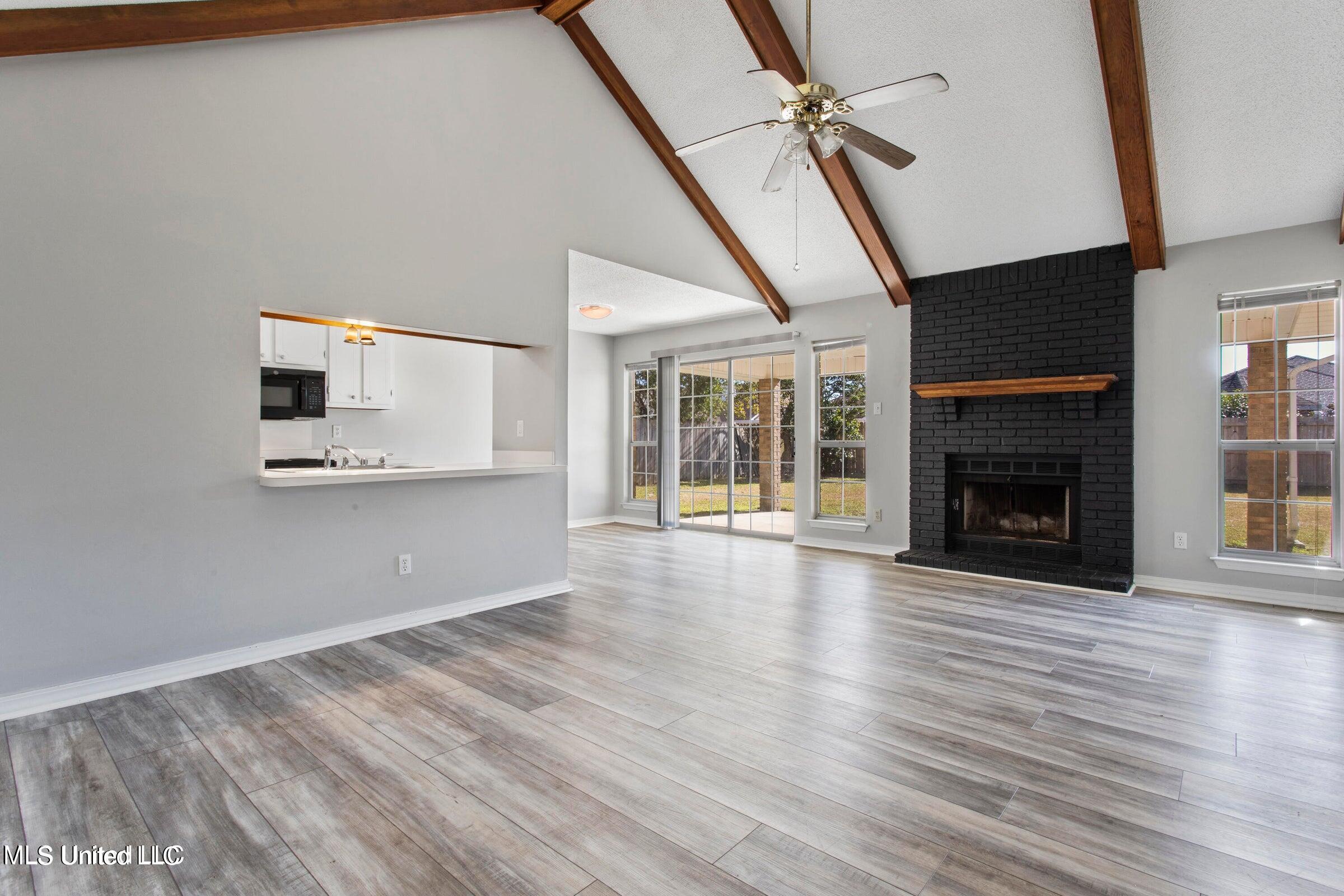 987 Bluff Ridge Biloxi, MS 39532 - Photo 8 of 26 living room 4