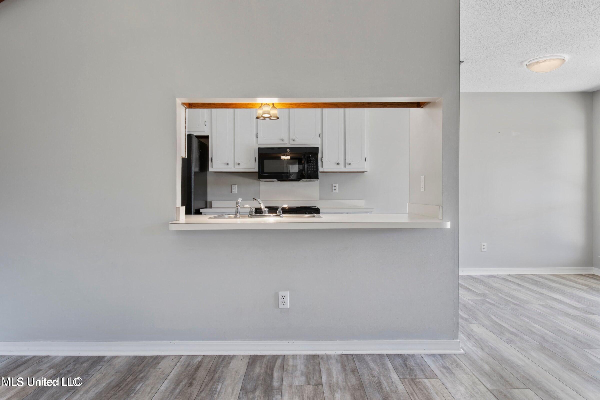 987 Bluff Ridge Biloxi, MS 39532 - Photo 9 of 26 kitchen