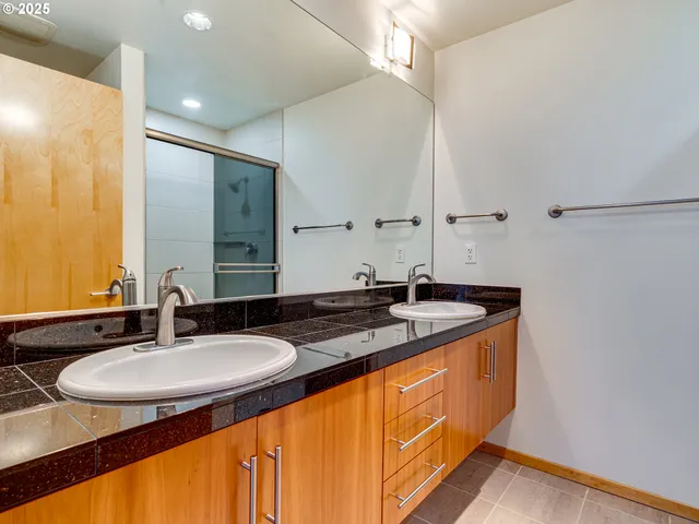 $950,000 | 700 Washington Street, Unit 1020, Vancouver, WA 98660