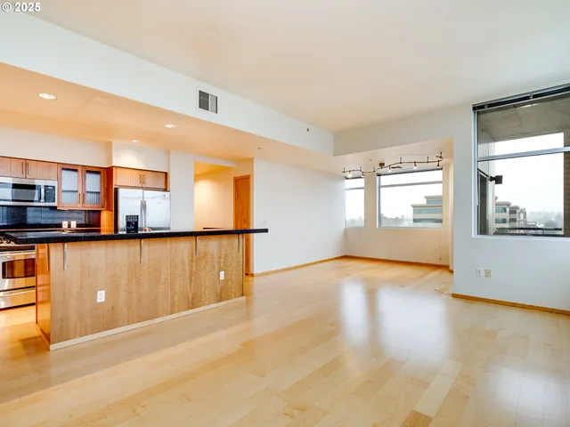 $950,000 | 700 Washington Street, Unit 1020, Vancouver, WA 98660