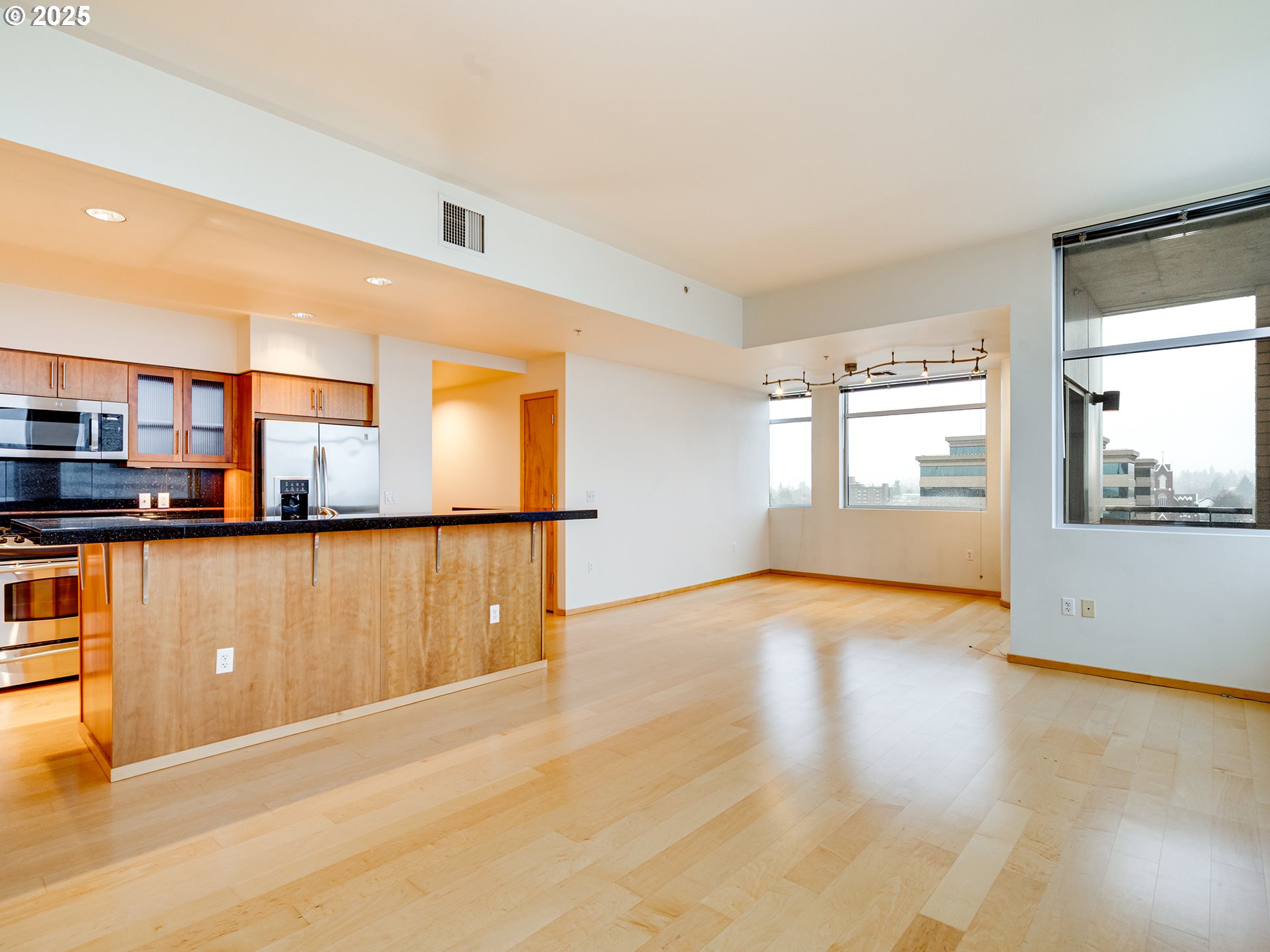 700 Washington Street, Unit 1020 Vancouver, WA 98660 - Photo 3 of 25