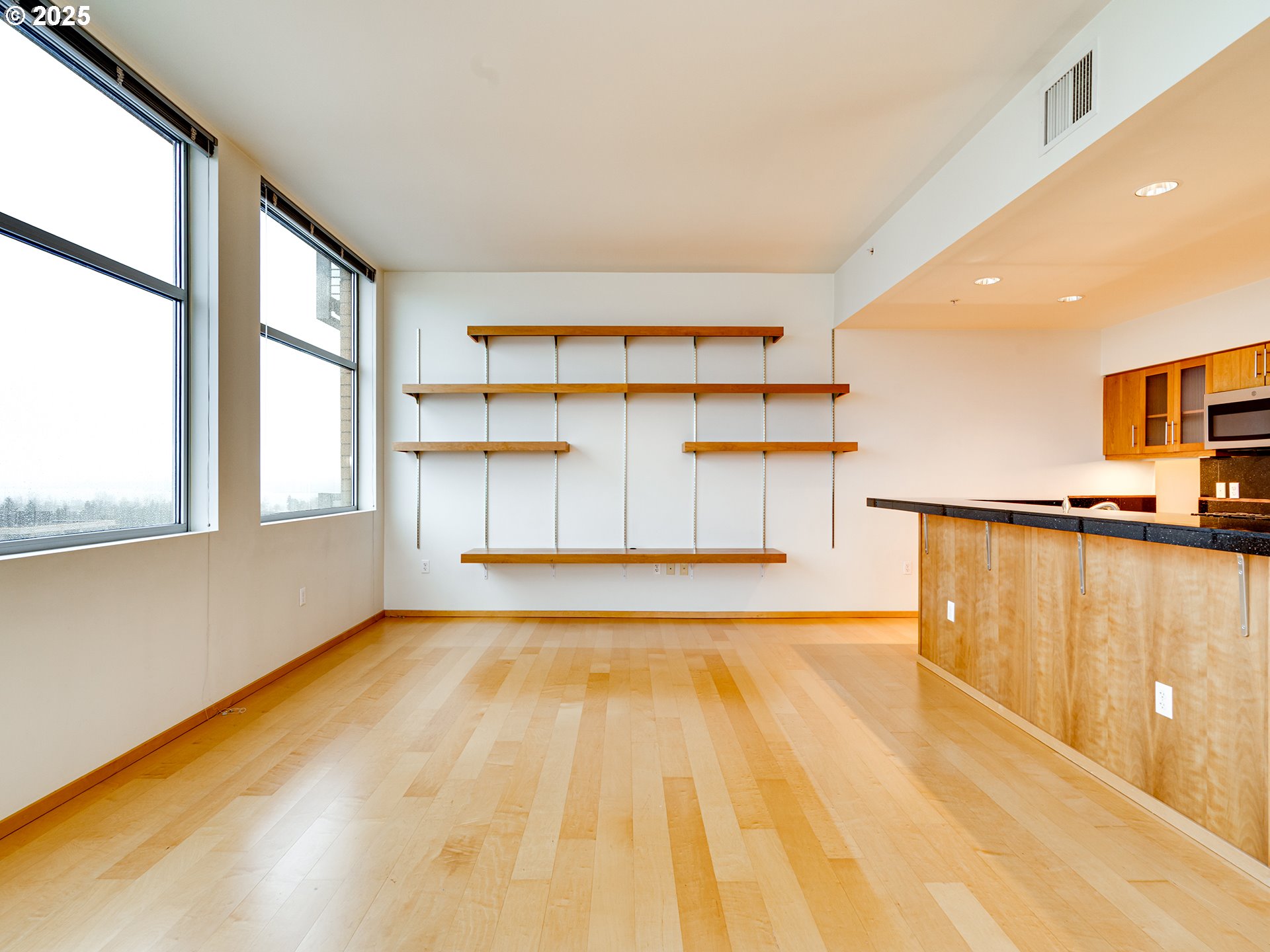 700 Washington Street, Unit 1020 Vancouver, WA 98660 - Photo 9 of 25 Living Room