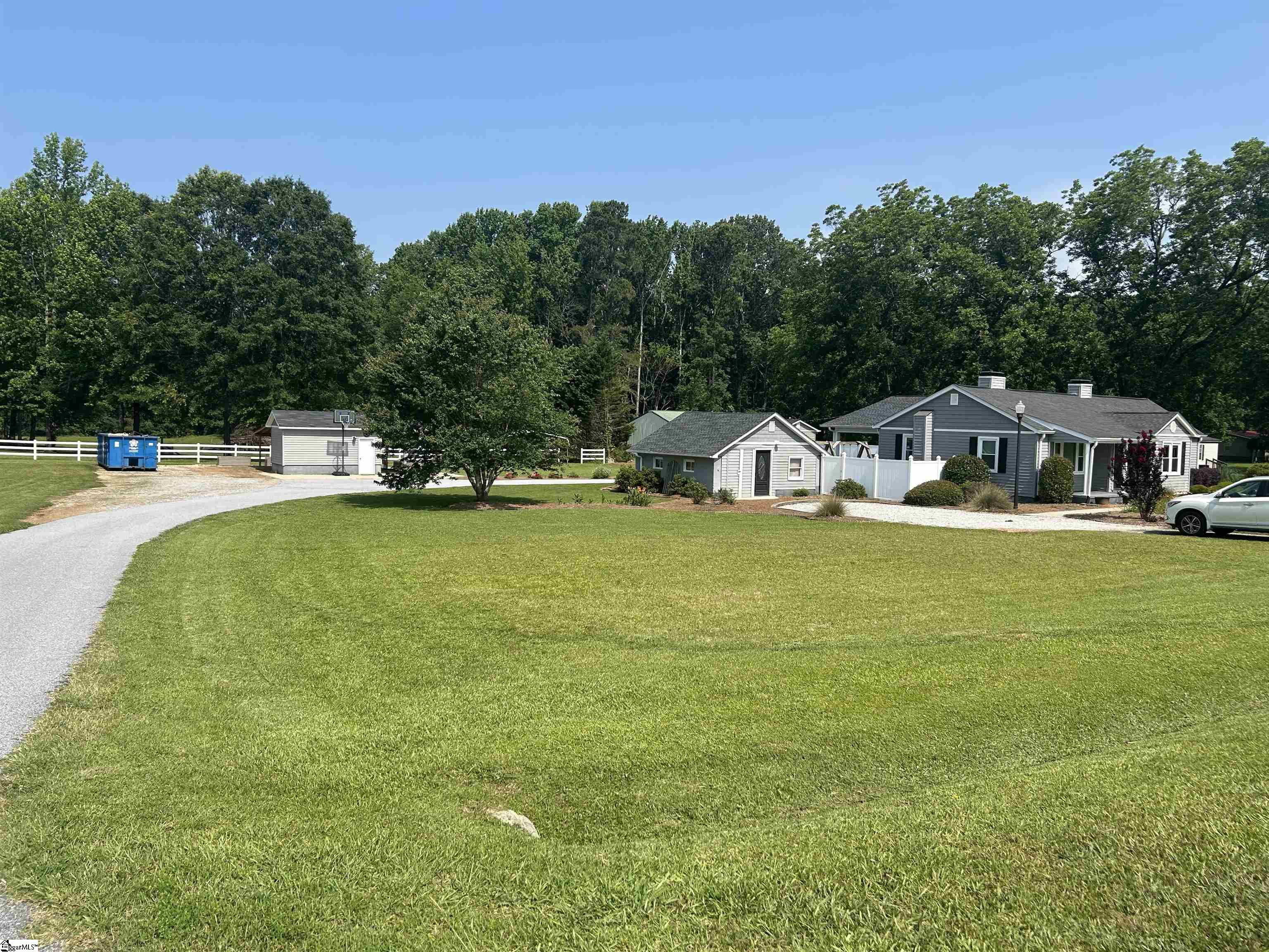 411 Old Colony Road Clinton, SC 29325 - Photo 4 of 48 Gallery Image 4