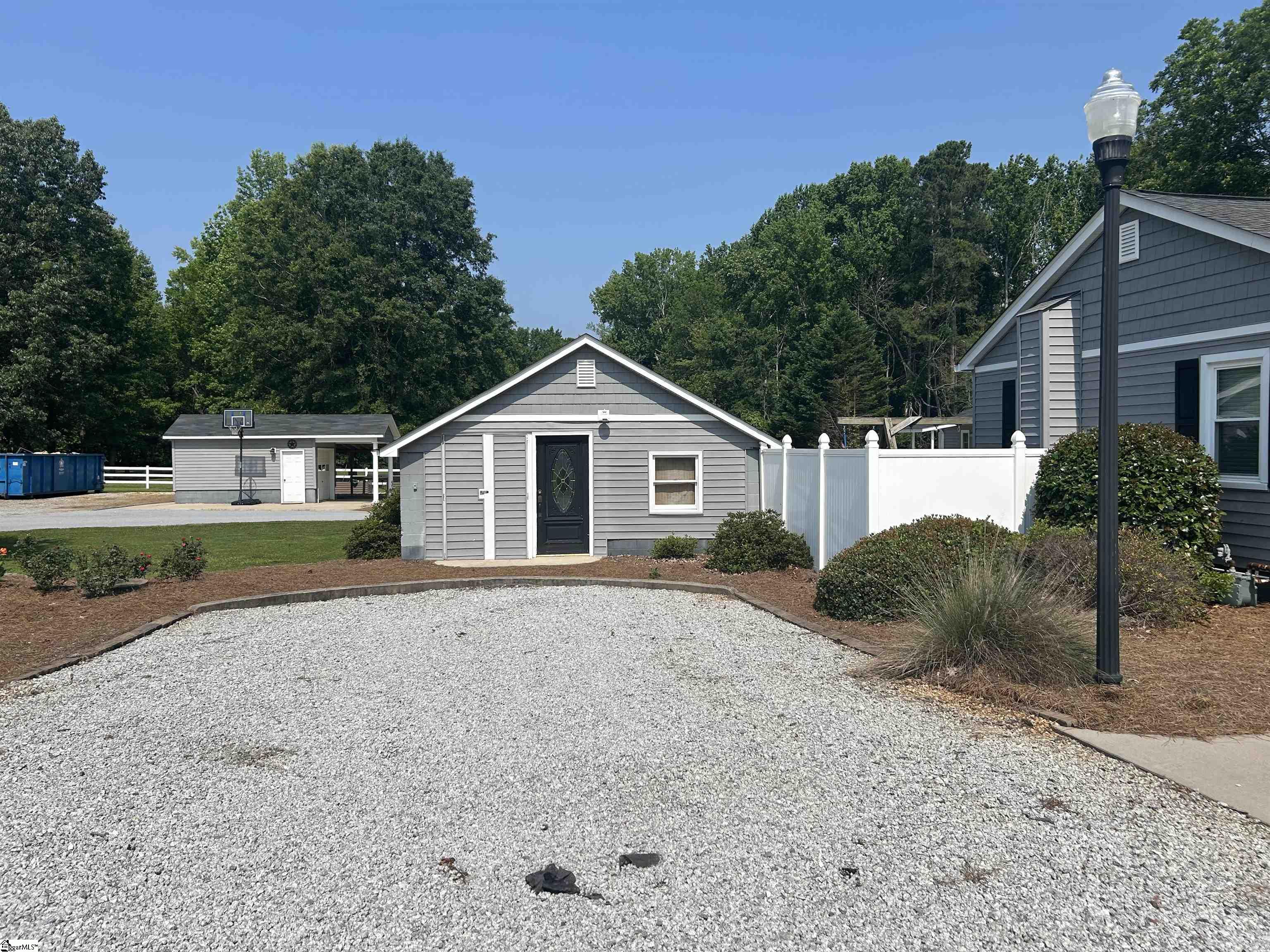 411 Old Colony Road Clinton, SC 29325 - Photo 7 of 48 Gallery Image 7