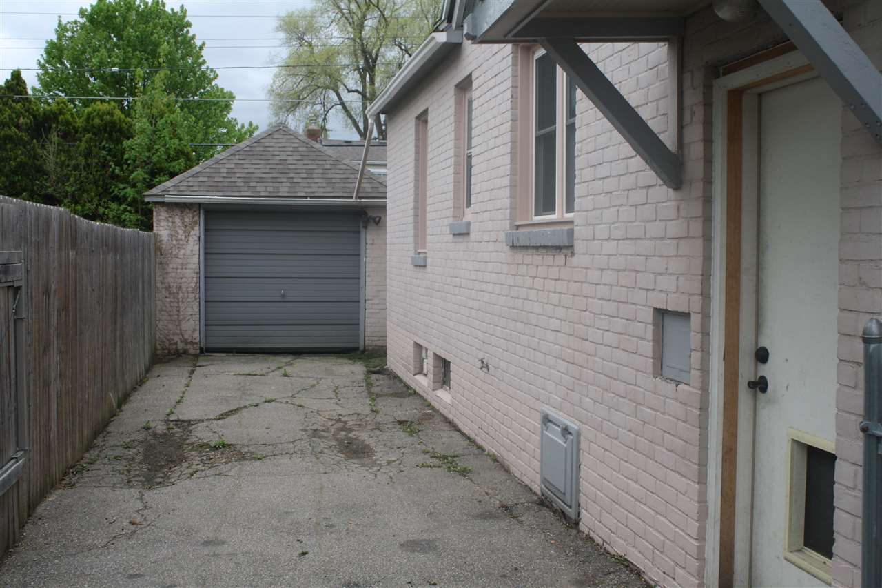 2114 Pierce Street Flint, MI 48503 - Photo 4 of 41