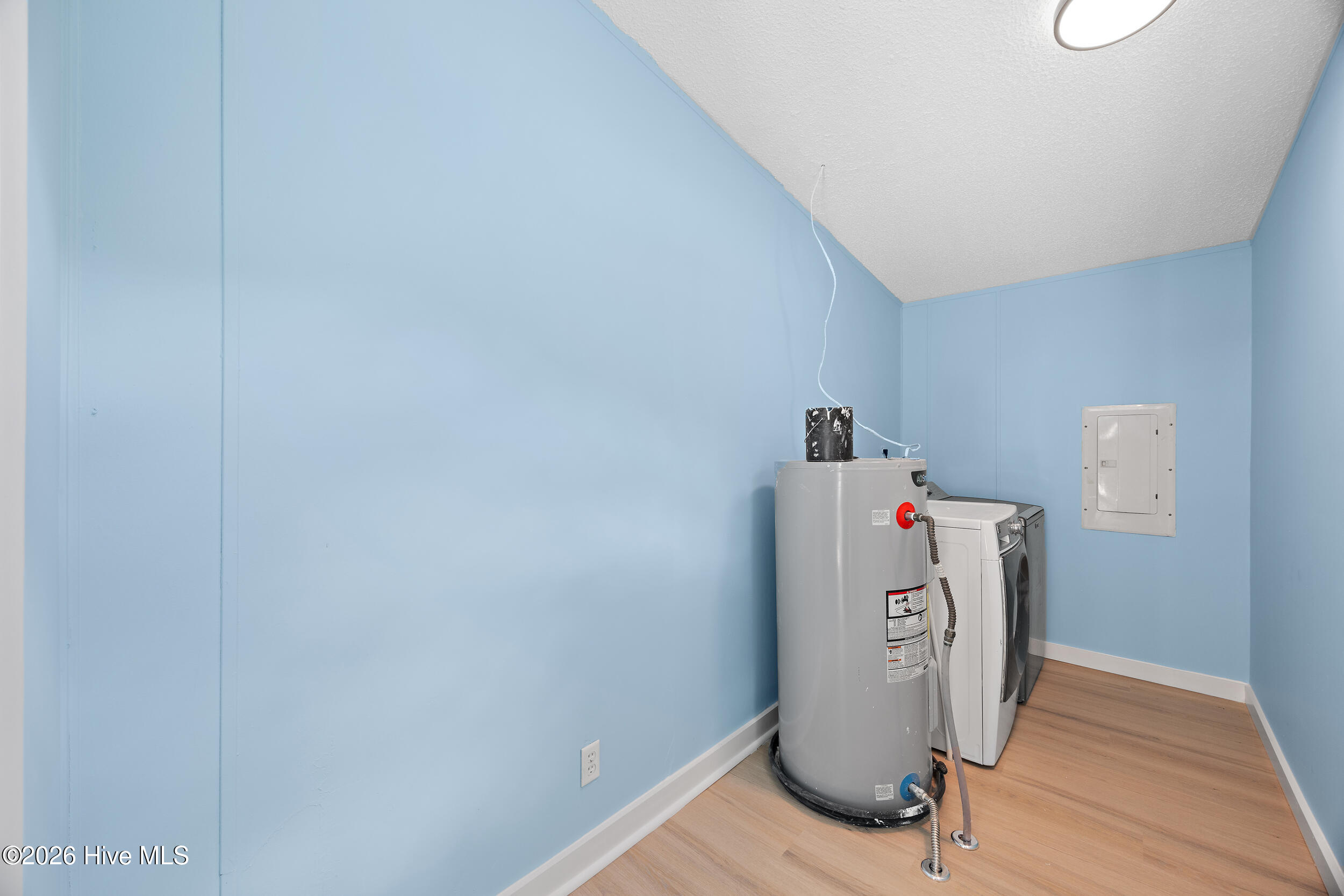 211 Pond Road Rocky Point, NC 28457 - Photo 23 of 38 23_laundry