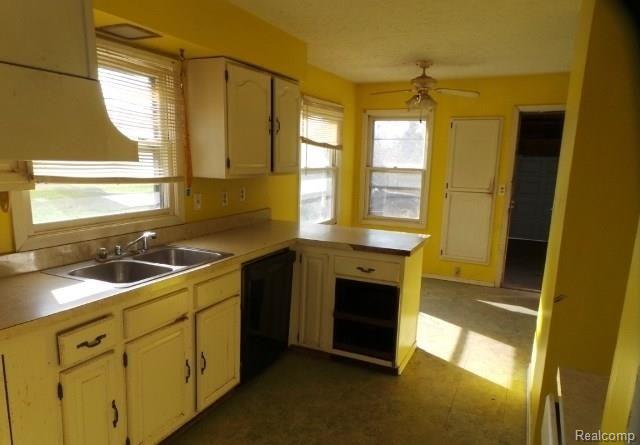 5051 West Lovejoy Road Fowlerville, MI 48836 - Photo 7 of 10 KITCHEN1.jpg