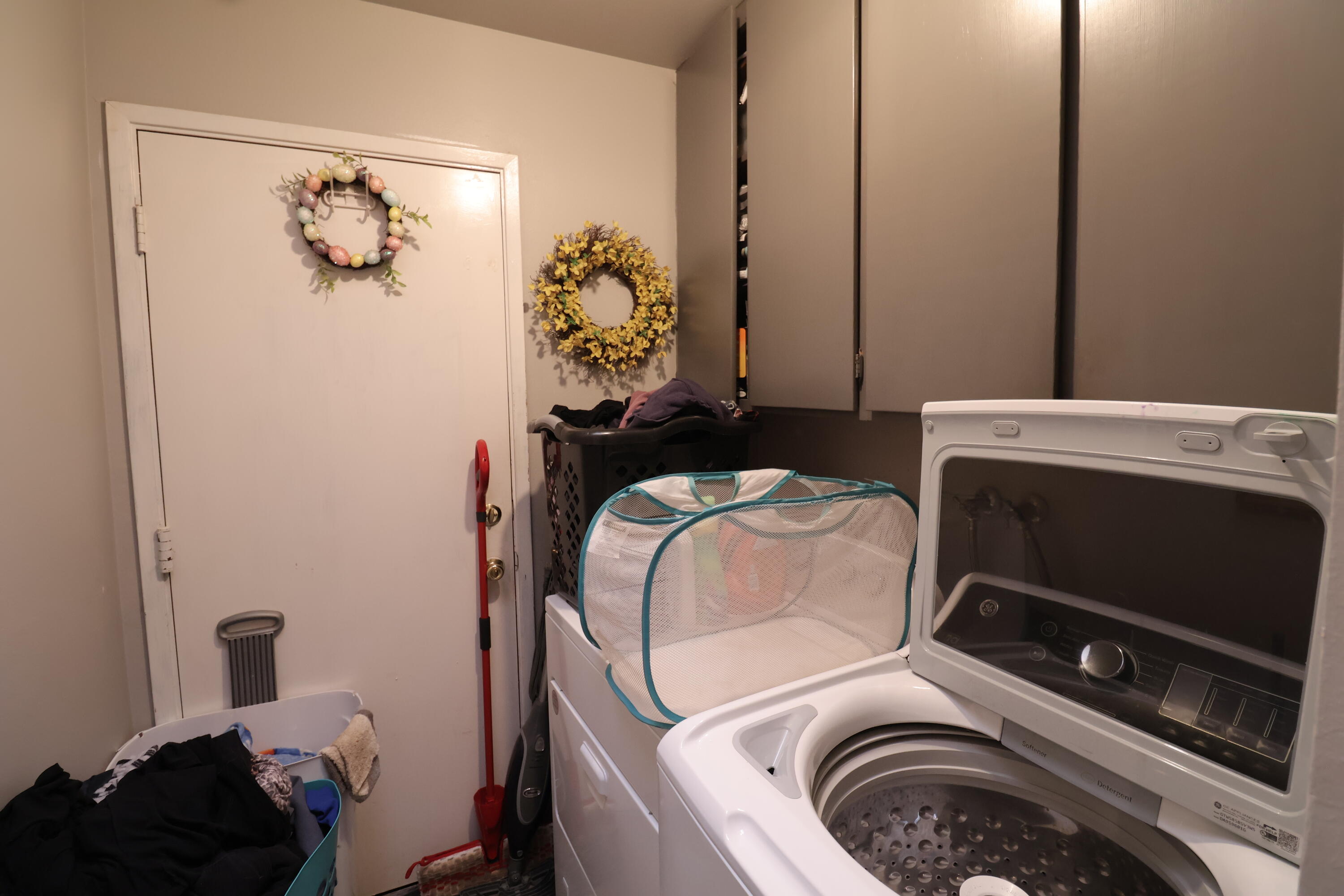 3528 Silverwood Street Redding, CA 96002 - Photo 13 of 13 a utility room with dryer and washer