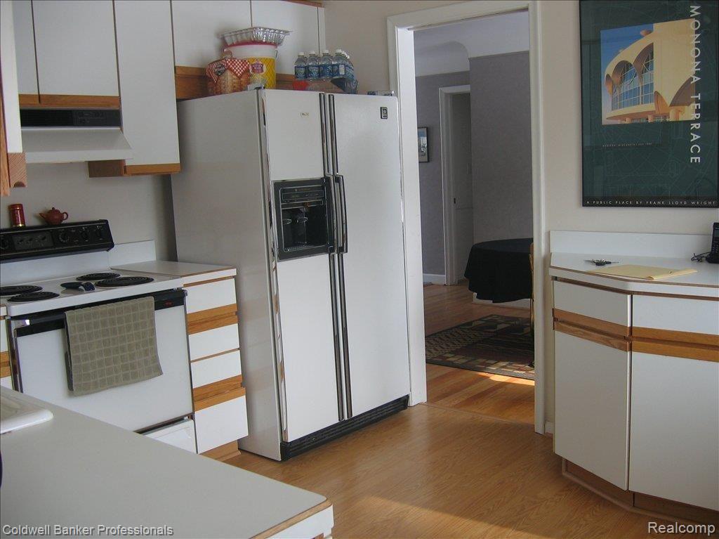 32245 Hearthstone Road Farmington, MI 48334 - Photo 2 of 7 Kitchen