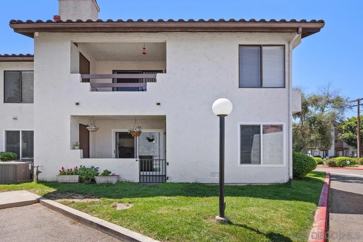 a view of a house with backyard and porch