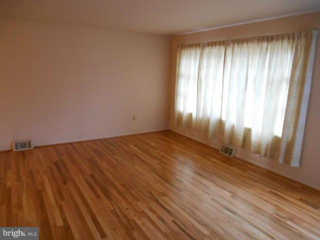 304 Bryanstone Road Reisterstown, MD 21136 - Photo 2 of 21 Living Room
