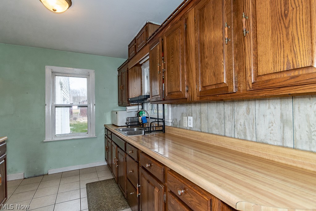 8687 Brakeman Road Chardon, OH 44024 - Photo 10 of 35