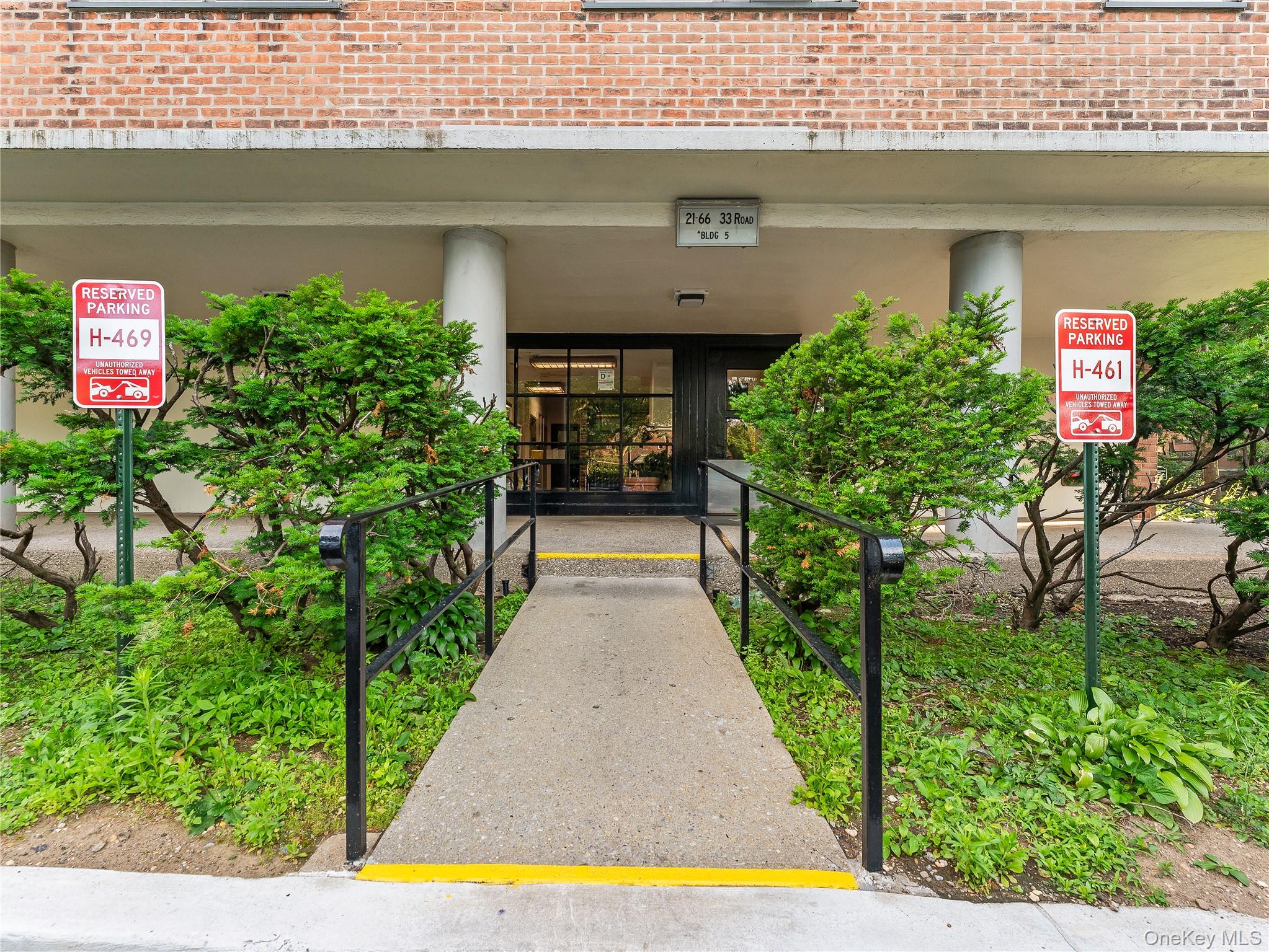 21-66 33rd Road, Unit 11B Queens, NY 11106 - Photo 3 of 20