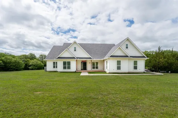$975,000 | 38 Jubilee Farm Road, Bells, TX 75414