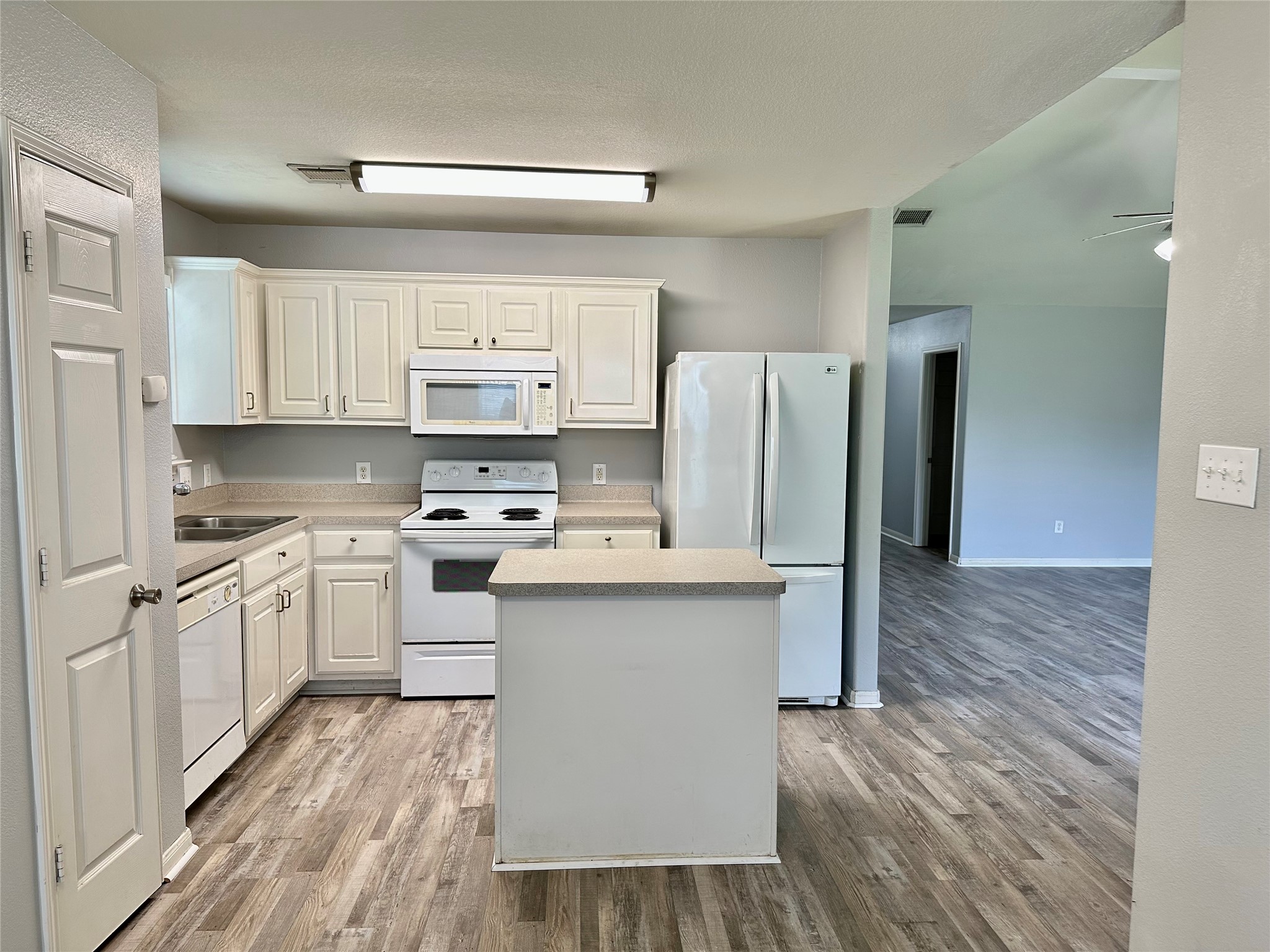 29006 Trinity River Drive Spring, TX 77386 - Photo 7 of 15