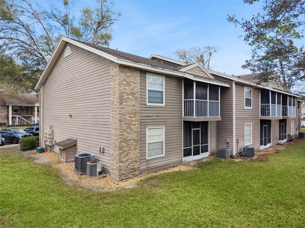 112 Reserve Circle, Unit 212 Oviedo, FL 32765 - Photo 20 of 54 a view of a house with a yard and sitting area