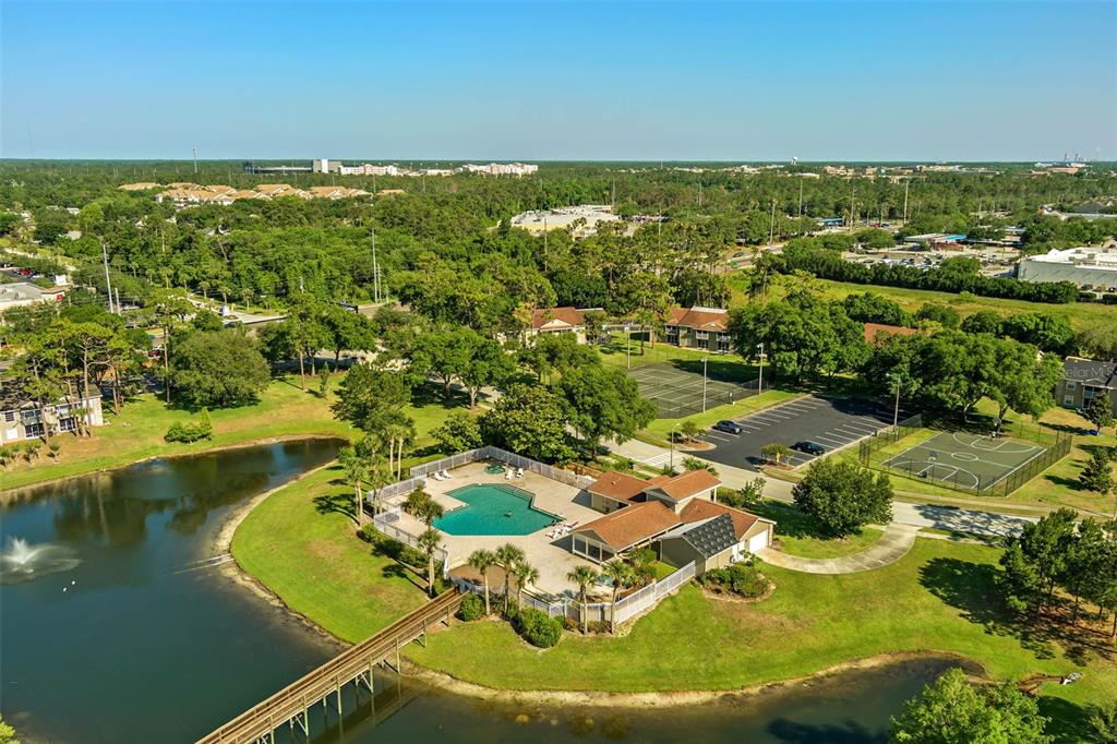 112 Reserve Circle, Unit 212 Oviedo, FL 32765 - Photo 52 of 54 an aerial view of residential houses with outdoor space