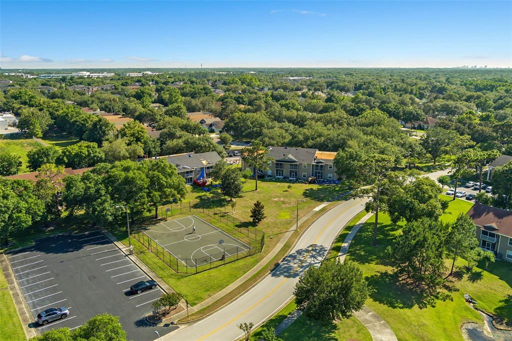 112 Reserve Circle, Unit 212 Oviedo, FL 32765 - Photo 54 of 54 an aerial view of residential houses with outdoor space